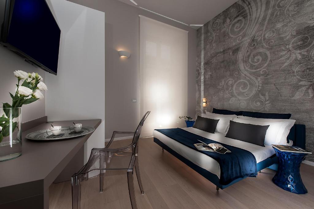 Colosseum Corner - 7