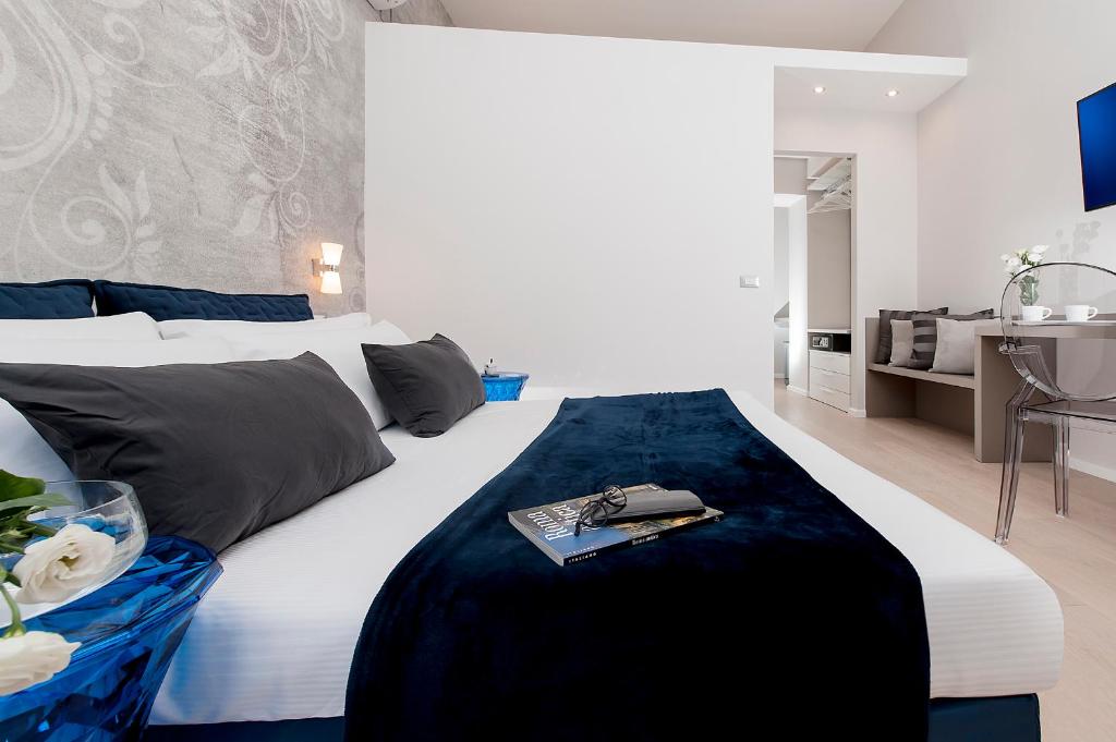 Colosseum Corner - 8