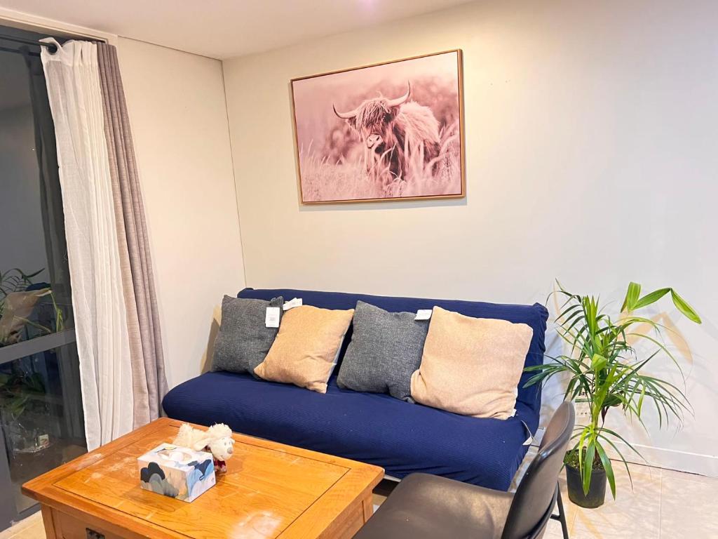 Authur's 2 bedrooms apartment, balcony, wifi, parking, cot, sunny, washing machine drier - Resim 10