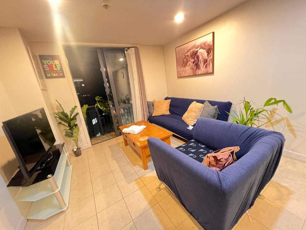 Authur's 2 bedrooms apartment, balcony, wifi, parking, cot, sunny, washing machine drier - Resim 13