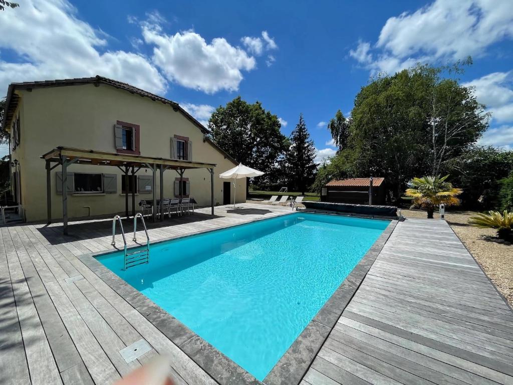 Πισίνα στο ή κοντά στο Luxurious Villa in Cazaubon with Swimming Pool