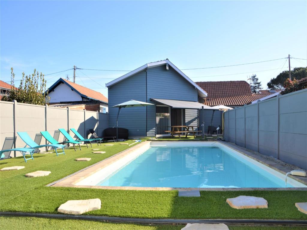 Πισίνα στο ή κοντά στο Poolside Escape by Arcachon
