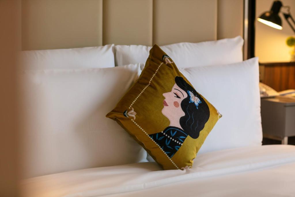 Phòng Deluxe Có Giường Cỡ Queen Nhìn Ra Thành Phố