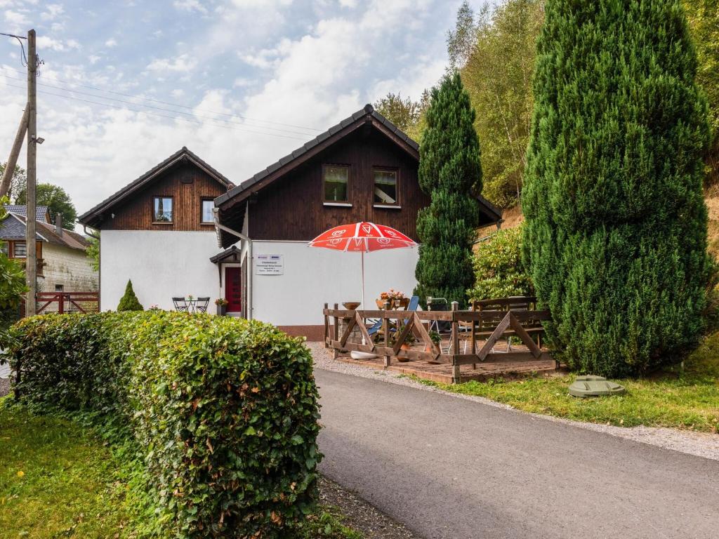 a house with a picnic table and an umbrella at Apartment near Rennsteig in Goldisthal