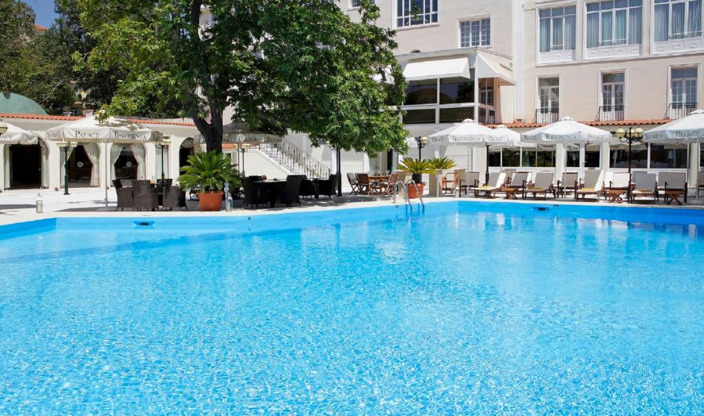 Bazén v ubytování Theoxenia Residence nebo v jeho okolí