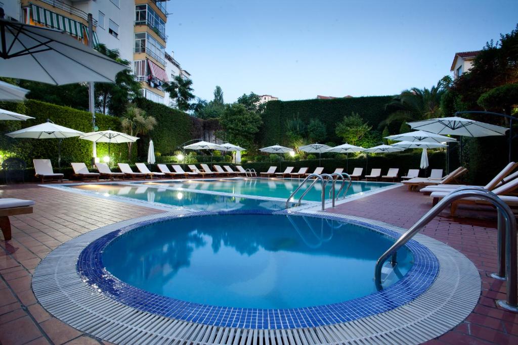 Bazén v ubytování Orchidea Hotel nebo v jeho okolí