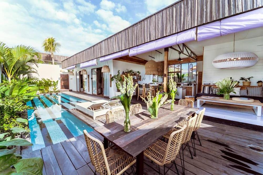 Bazén v ubytování Villa Ubuntu 3BR Pool Ricefield Family&Friends group near Canggu nebo v jeho okolí