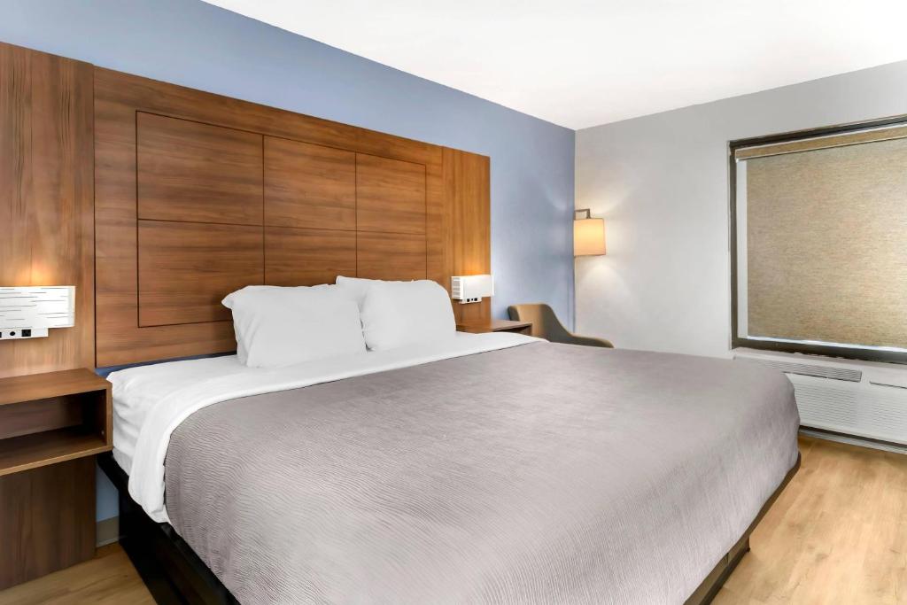 Quality Inn Madison - Huntsville - Efficiency King Room - Non-Smoking