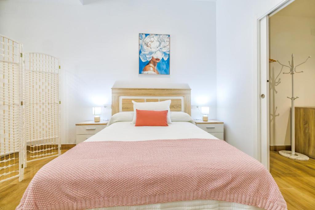 Un pat sau paturi într-o cameră la Loft con Encanto en Plaza Gonzalo de Ayora & Centro de Córdoba