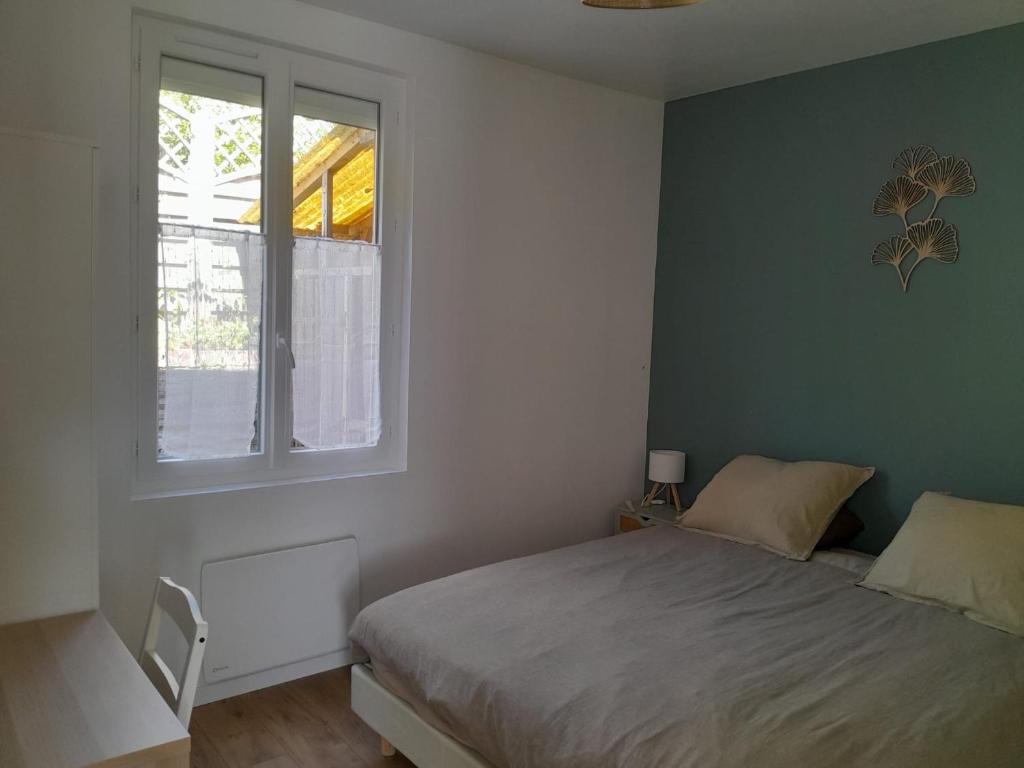 a bedroom with a bed and a window at Maison de pêcheurs in Ault