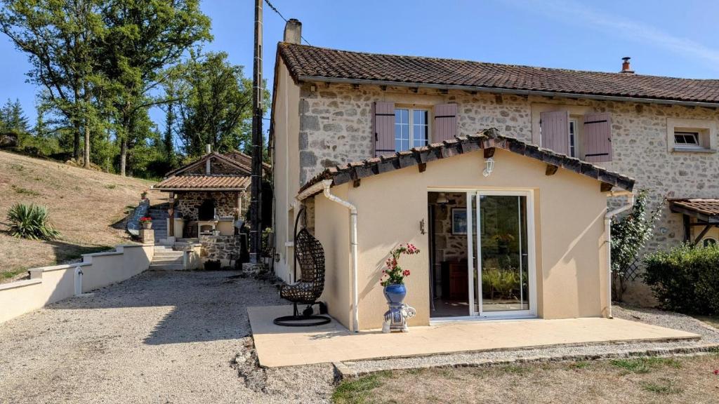a small house with a bench in front of it at La petite lisonne in Marval