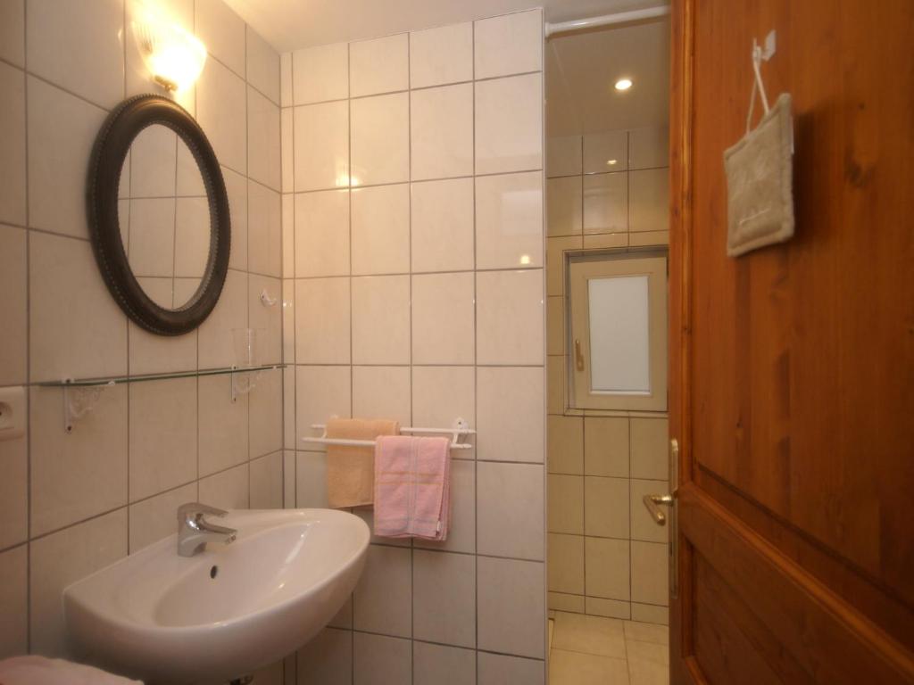 An apartment in a 17th century wine grower s house – photo 14