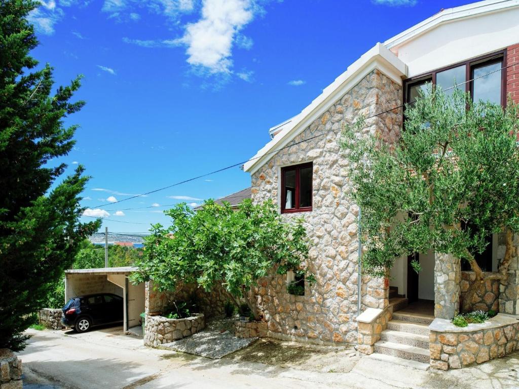 Modern Apartment in Starigrad with Garden