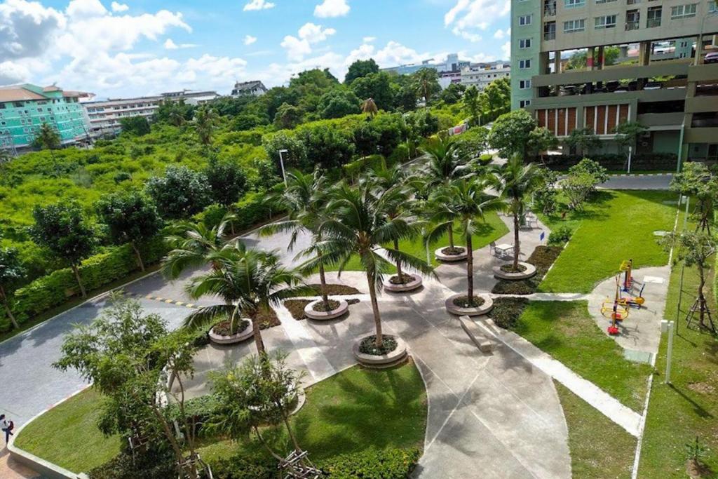 an aerial view of a park with palm trees at LPN Premium Apartment Pattaya in Pattaya North