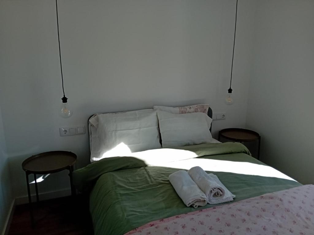 Ein Bett oder Betten in einem Zimmer der Unterkunft Hermosa Casa en Ribeira Sacra