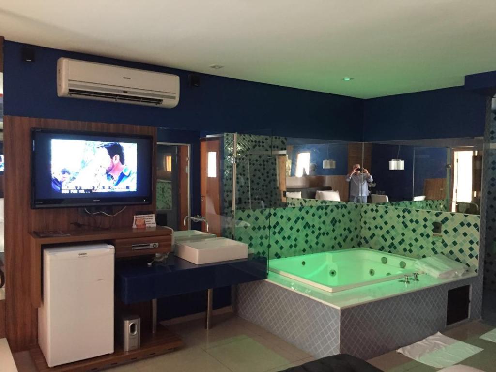  Platinum Motel (Adults Only)