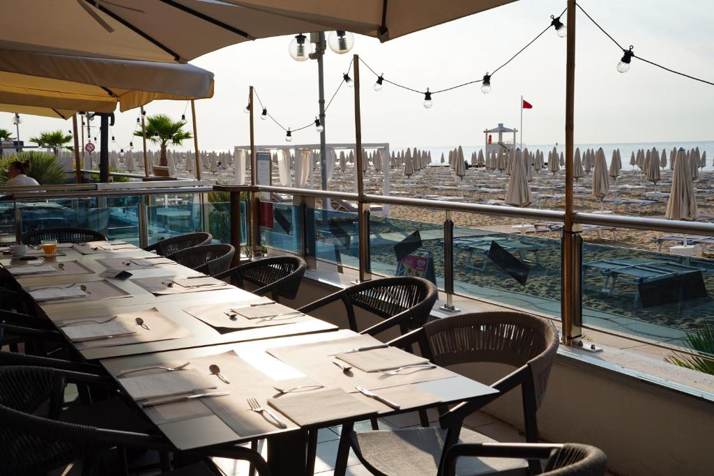 Swimmingpoolen hos eller tæt på Hotel Delaville Frontemare