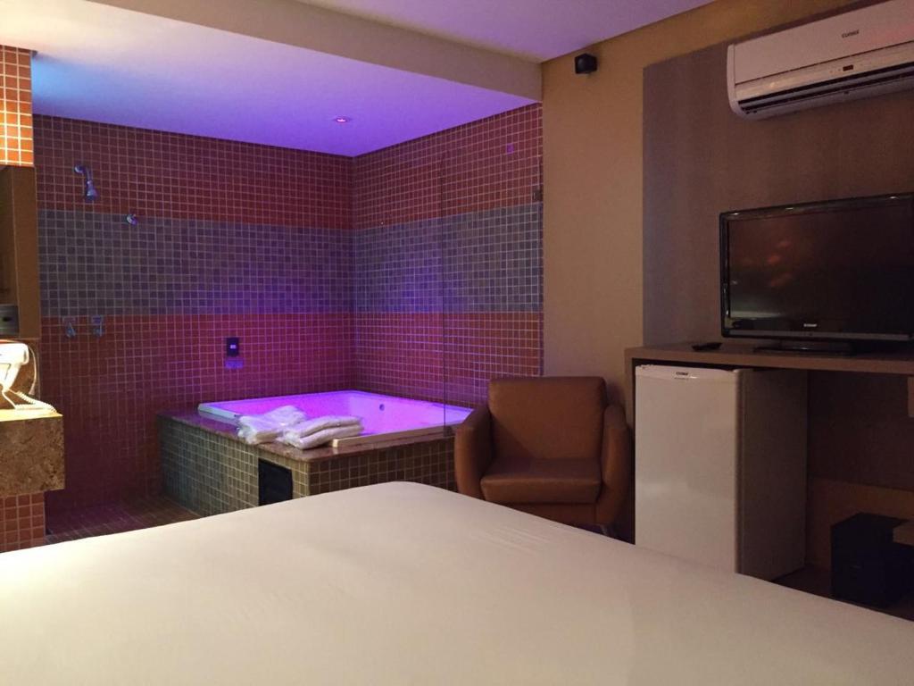 Platinum Motel (Adults Only)
