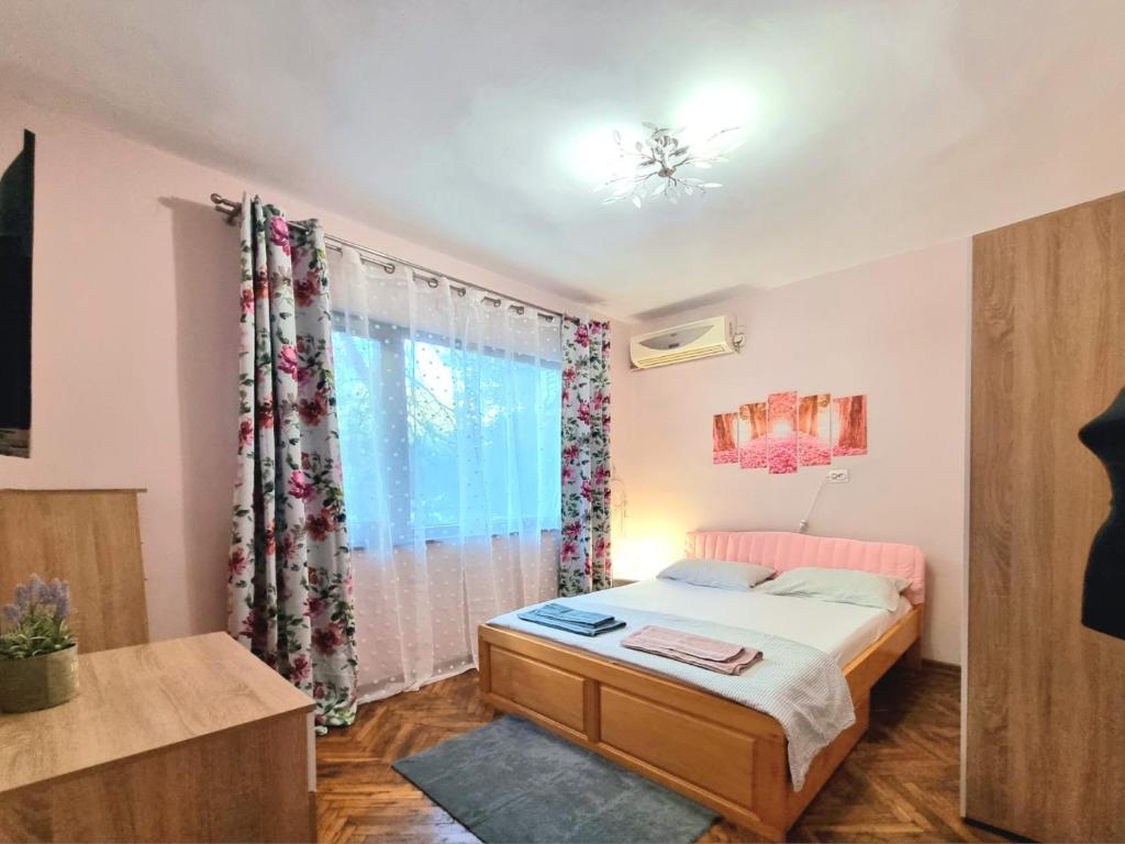 Nicky's Apartment - with Private Parking in Center