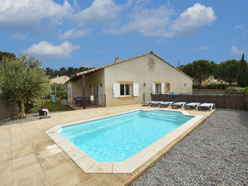 Comfortable villa with jacuzzi