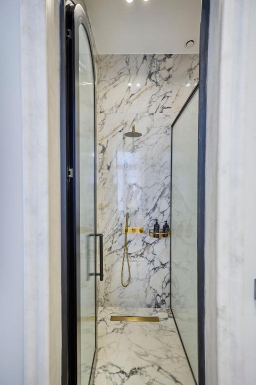 Ermou 99 Intelligent Private Suites - Resim 19