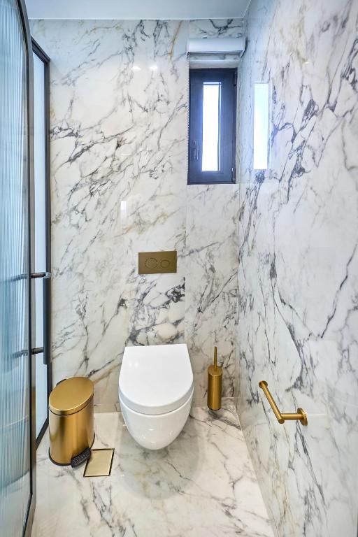 Ermou 99 Intelligent Private Suites - Resim 40