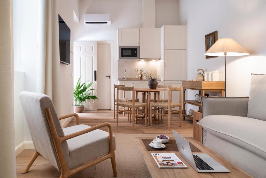 Raíces Alameda Casa Palacio