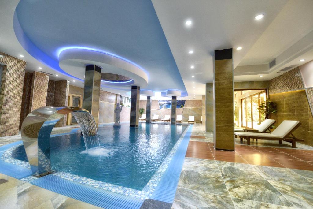 Bazén v ubytování Hotel Iris nebo v jeho okolí