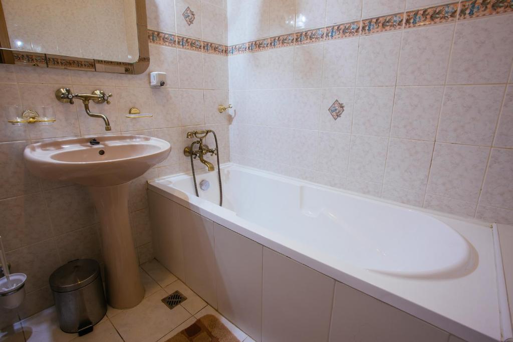 Koupelna v ubytování Hotel Centrál Šaľa
