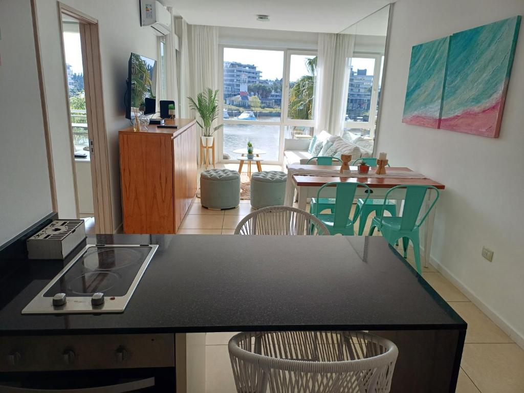 DEPARTAMENTO CONDOMINIO BAHIA GRANDE NORDELTA , TIGRE , CON BALCÓN Y VISTA A LA Bahia , piscina exte