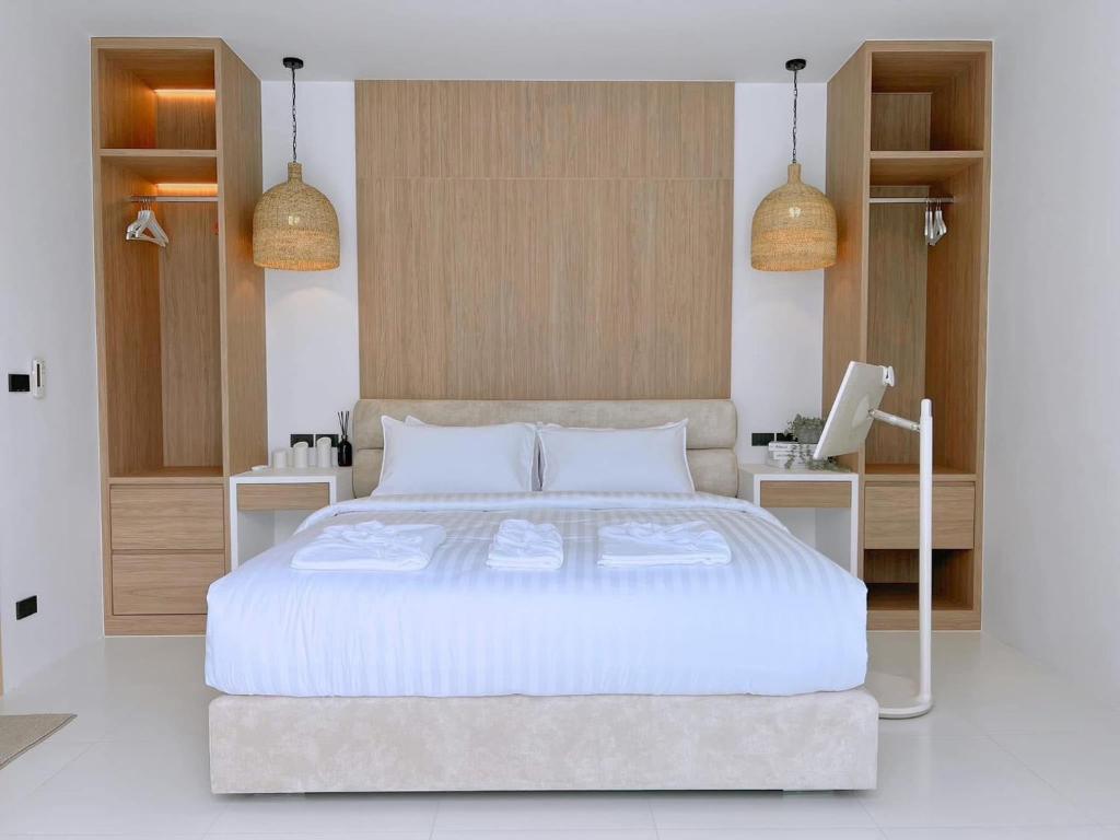 Giường trong phòng chung tại NABI LUXURY JOMTIEn