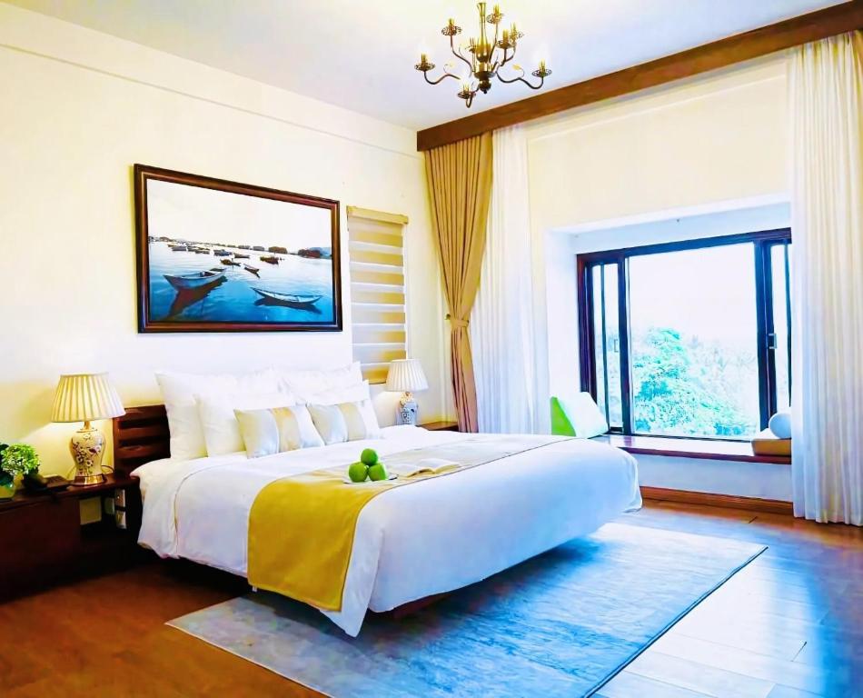 Junior Suite River View with Bathtub