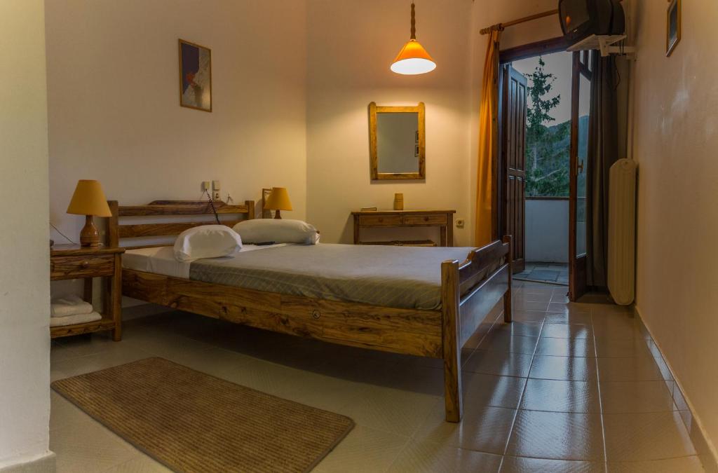 Letto o letti in una camera di Neos Omalos Hotel
