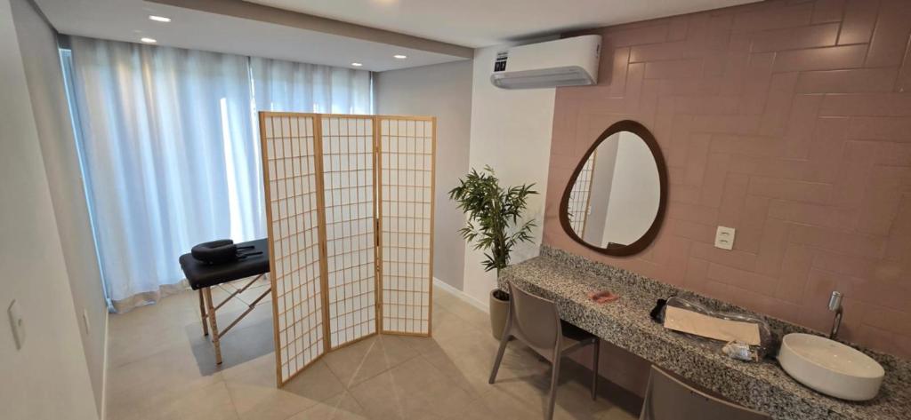 Ένα μπάνιο στο Flat Tamandaré em frente as piscinas naturais - Mila Rooftop