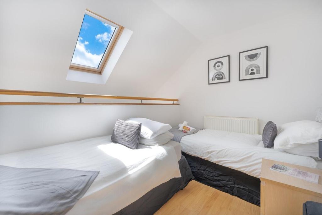 Ένα ή περισσότερα κρεβάτια σε δωμάτιο στο Houston Gardens