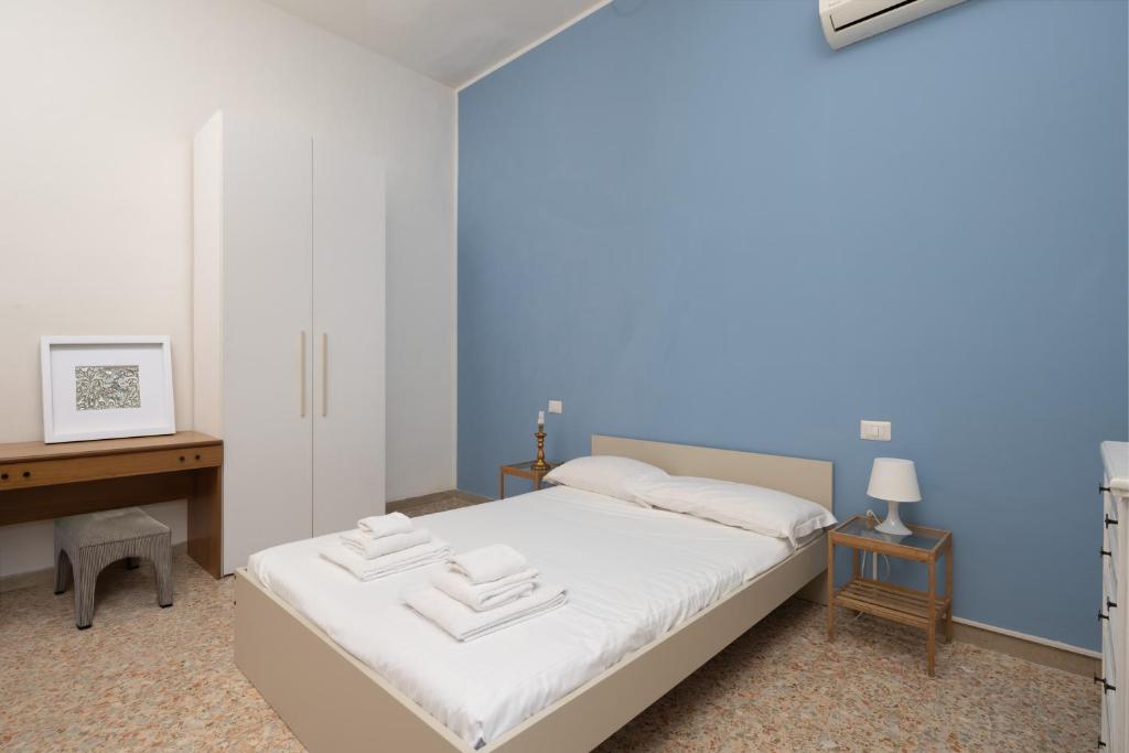 Spacious Oltrarno Apartment with Private Garden