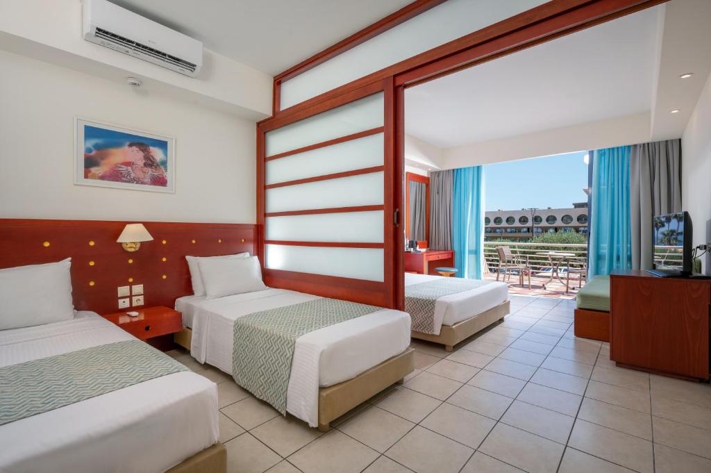 Royal & Imperial Belvedere Resort - 