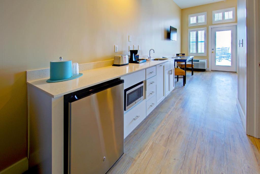 Kuchyň nebo kuchyňský kout v ubytování Commander Hotel & Suites