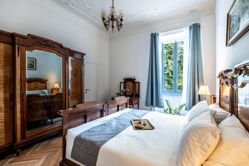 Duomo 7 min - Historic Luxury 3 Bedrooms Apt with Parking