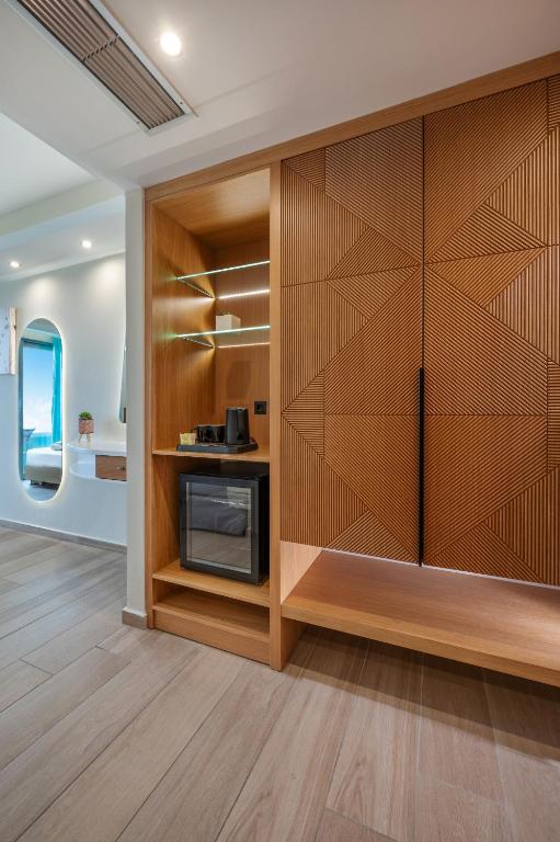 Royal & Imperial Belvedere Resort - 14