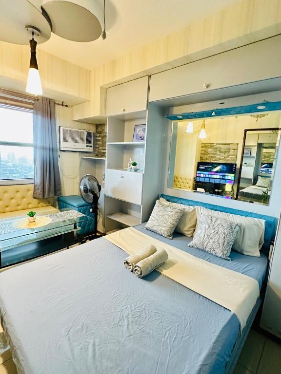 a bedroom with a large bed in a room at Studio Nami - Horizons 101 in Cebu City