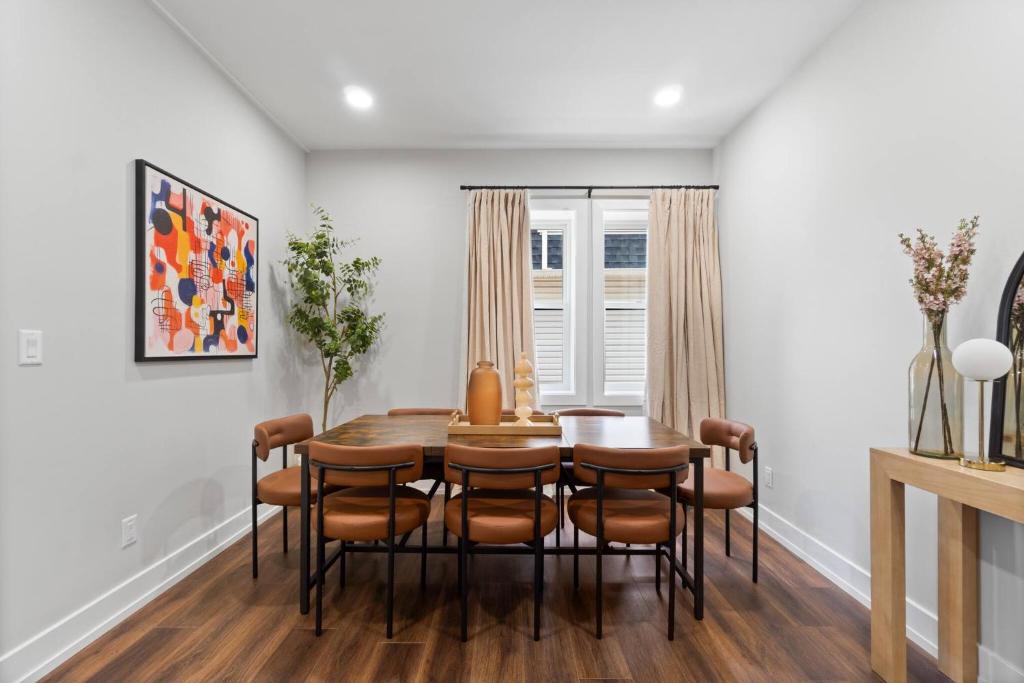 Gambar di galeri bagi NYC Edge Triplex Full House | Parking & Near Shops di North Bergen