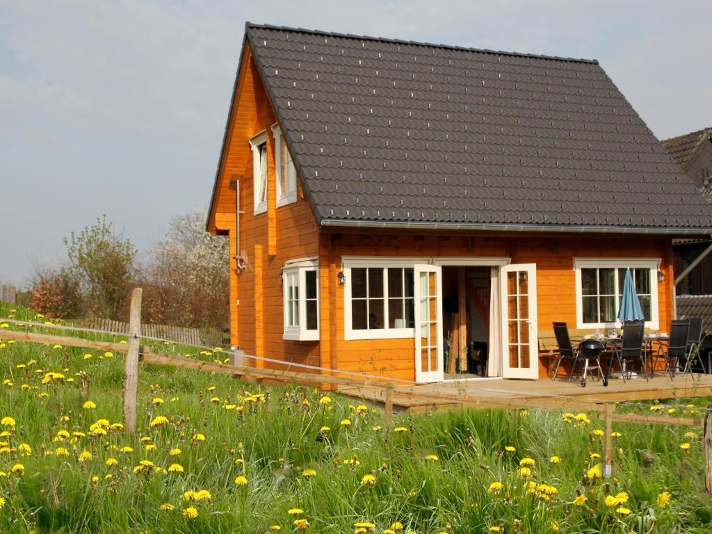 a small wooden house in a field of flowers at Naturrefugium bei Willingen in Medebach