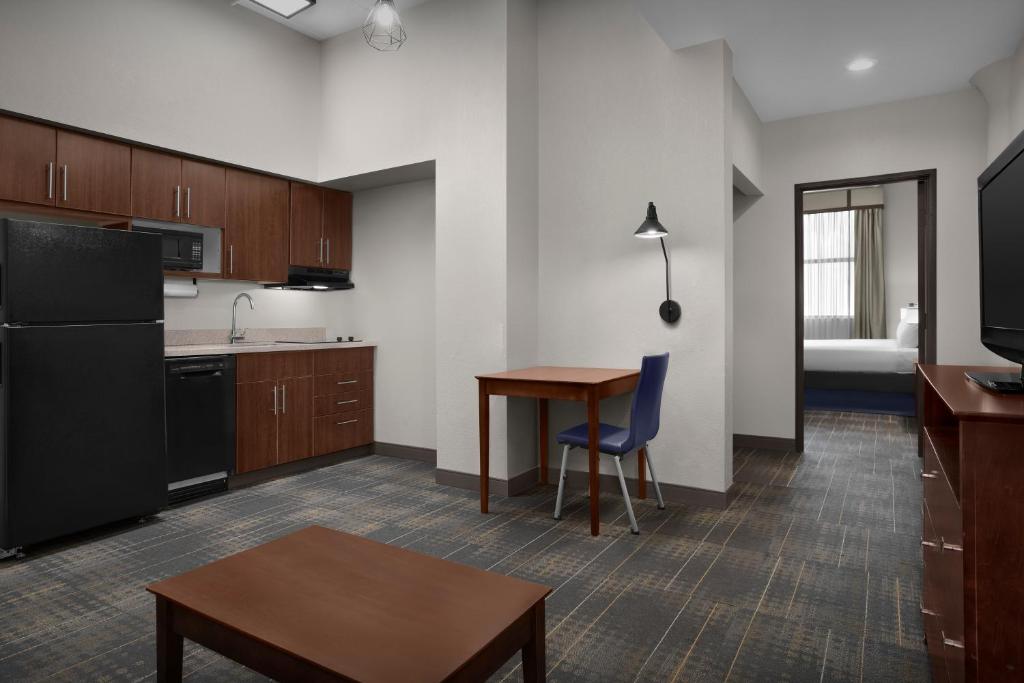 The Suites Hotel at Waterfront Plaza photo