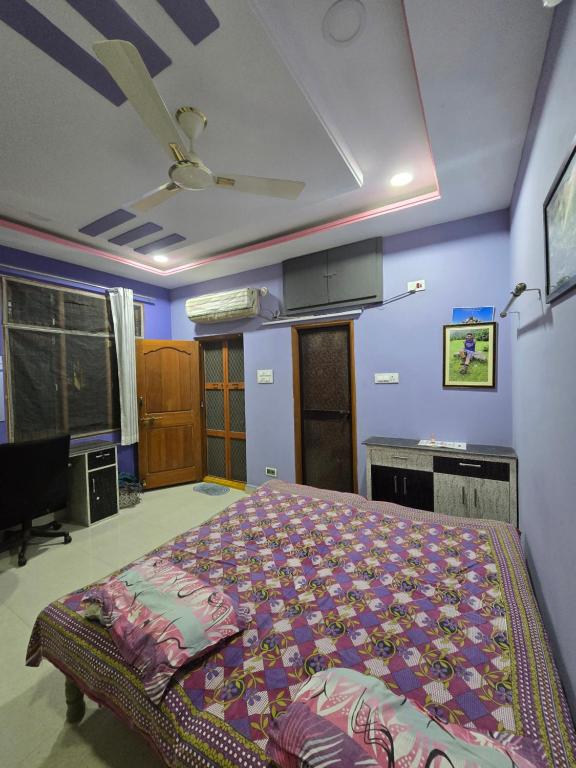Katil atau katil-katil dalam bilik di Venku Homestay Private room with attached washroom