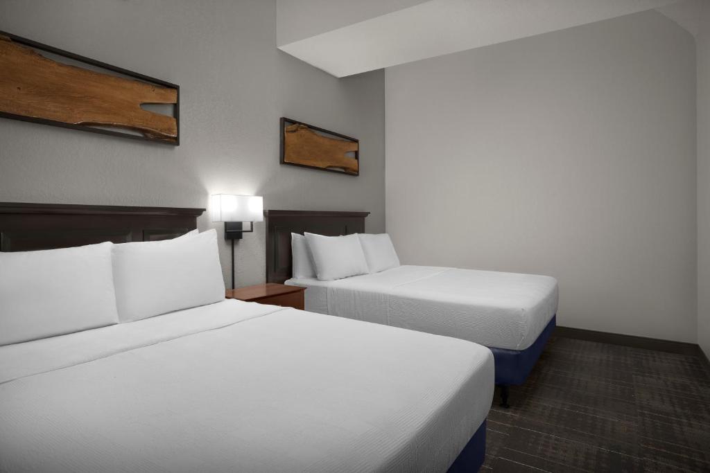 The Suites Hotel at Waterfront Plaza photo