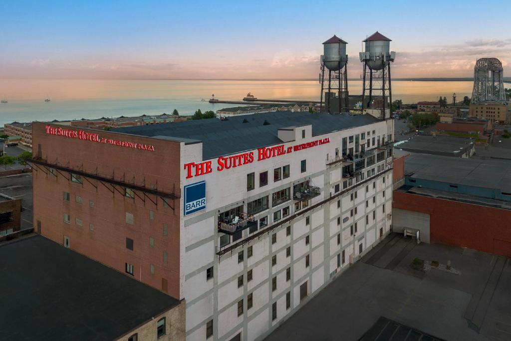 The Suites Hotel at Waterfront Plaza - Housity