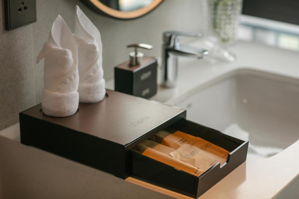 Premier Twin City View Room With Bathtub