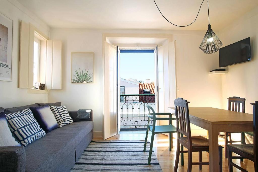 BH4E Spacious 3-Bedroom Apartment with Natural Light & Stunning Views in Bairro Alto!