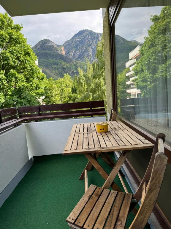 a table and chairs on a balcony with a view of mountains at Ferienwohnung Sofi in Bad Reichenhall